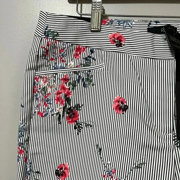 Renuar Floral High Rise Capri Pant - Picture 3 of 12